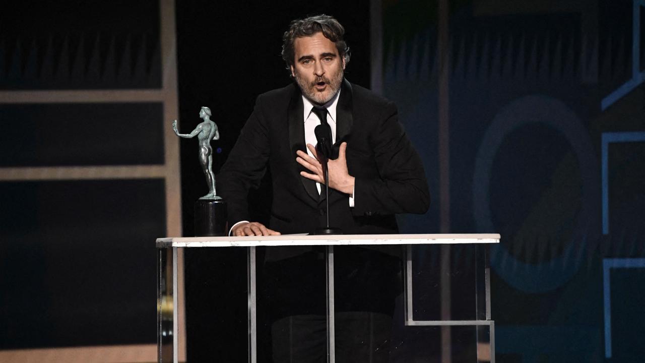 SAG Awards : Joaquin Phoenix honore la mémoire de Heath Ledger