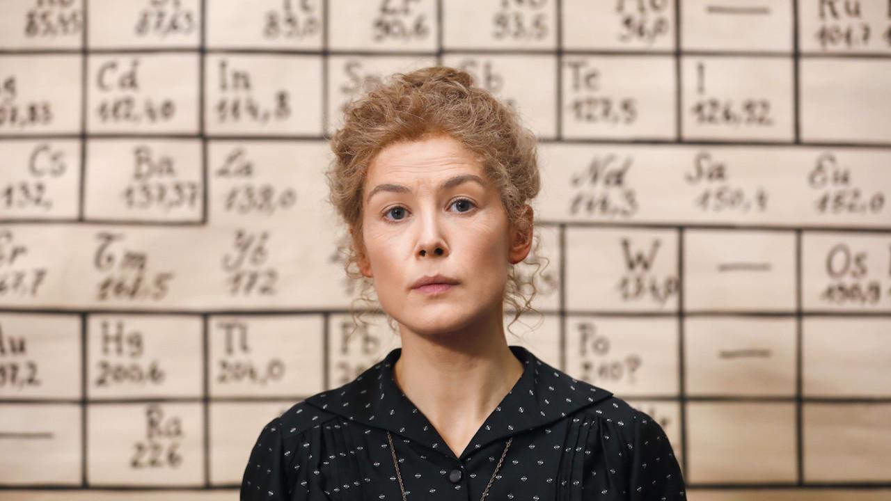 Rosamund Pike dans Radioactive