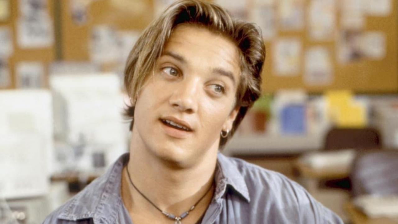 La 1e apparition de Jeremy Renner ? C'était dans Alarme totale (1995)