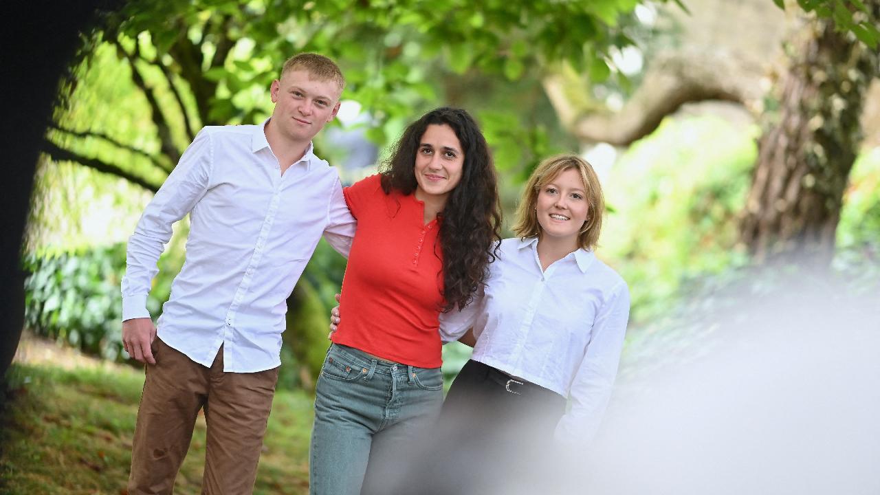 Clément Faveau, Louise Courvoisier Maiwène Barthélémy- photocall Vingt Dieux Angoulême 2024