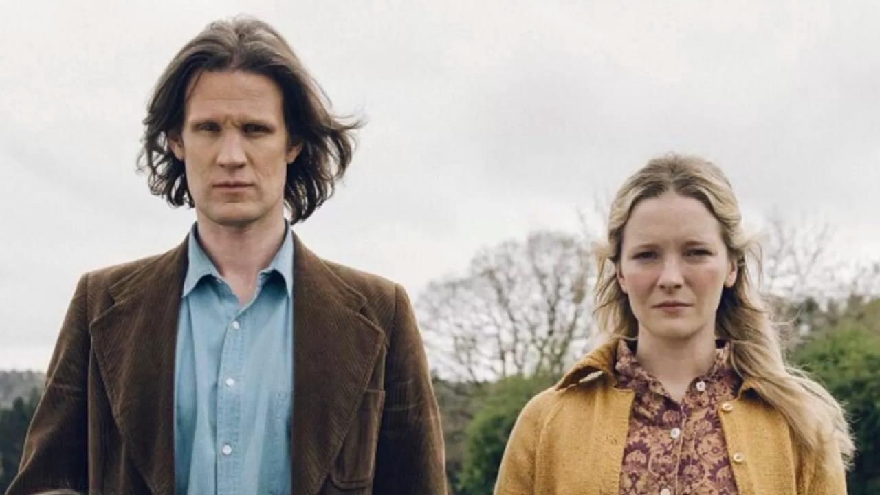 Morfydd Clark et Matt Smith dans Starve Acre