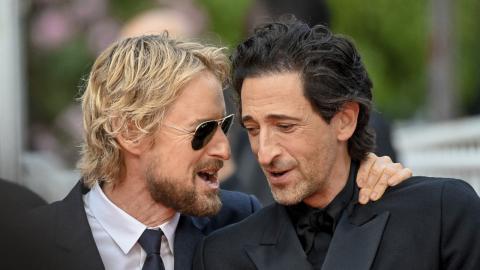 Cannes 2021 : Owen Wilson et Adrien Brody complices à la montée des marches de  The French Dispatch