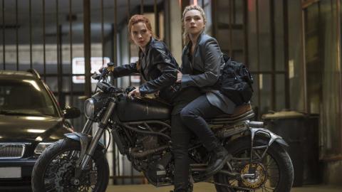 Service de presse - Scarlett Johansson (Natasha Romanof / Black Widow); Florence Pugh (Yelena Belova);
