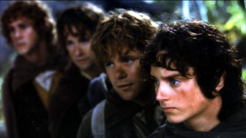 La Communauté de l'anneau : les Hobbits incarnés par Dominic Monaghan, Billy Boyd, Sean Astin et Elijah Wood