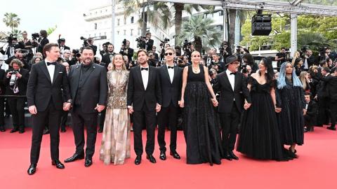 Cannes 2023 - Jour 1 : Ruben Östlund et son jury se tiennent par la main
