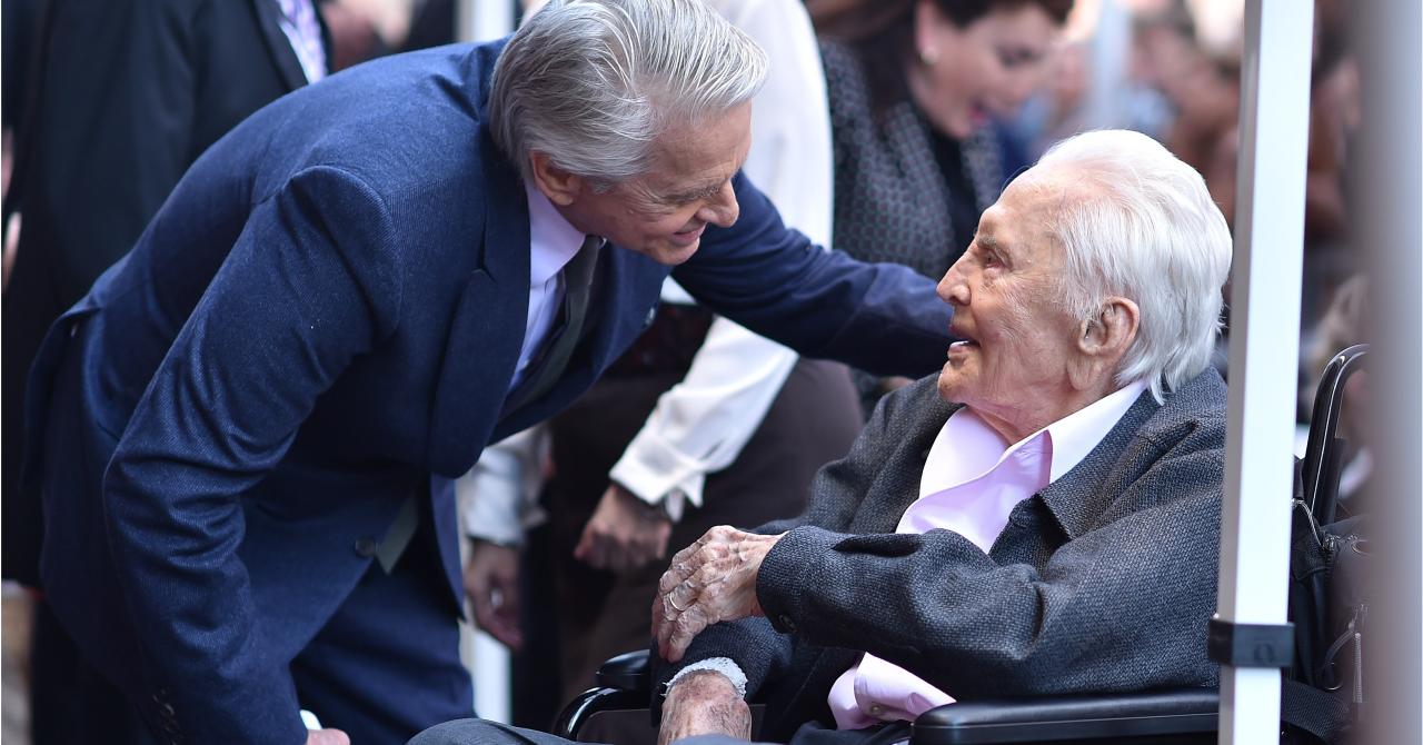 Très ému et entouré de sa famille, Michael Douglas a son étoile sur le Hollywood Boulevard