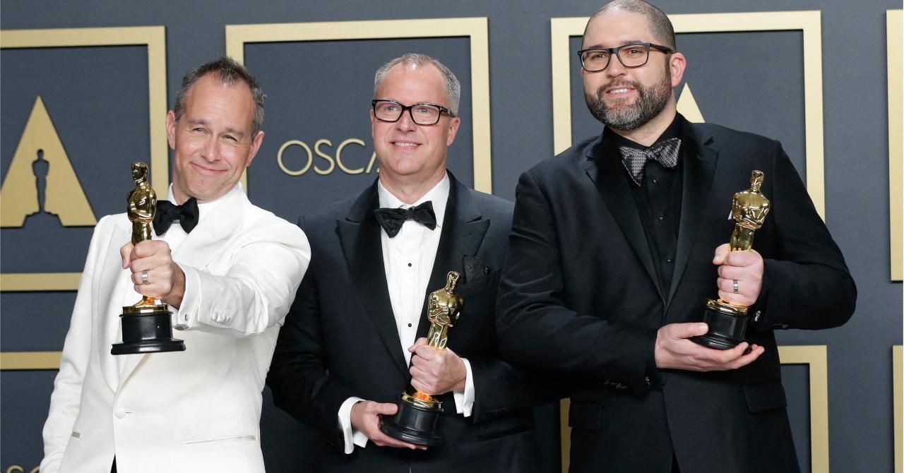 Oscars 2020 : Steven Bognar, Julia Reichert et Jeff Reichert (meilleur documentaire pour American Factory) avec Mark Ruffalo
