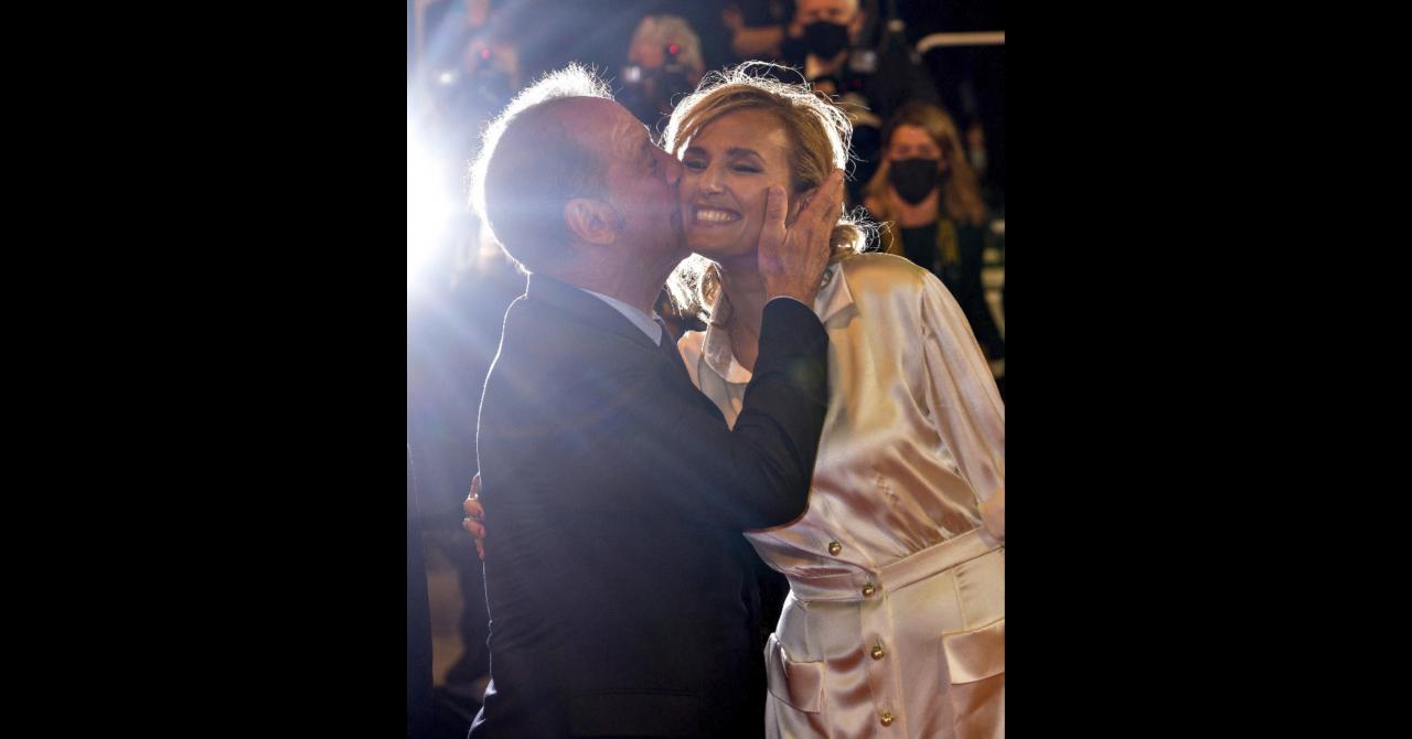 Cannes 2021 : La réalisatrice de Titane embrassée par ses acteurs