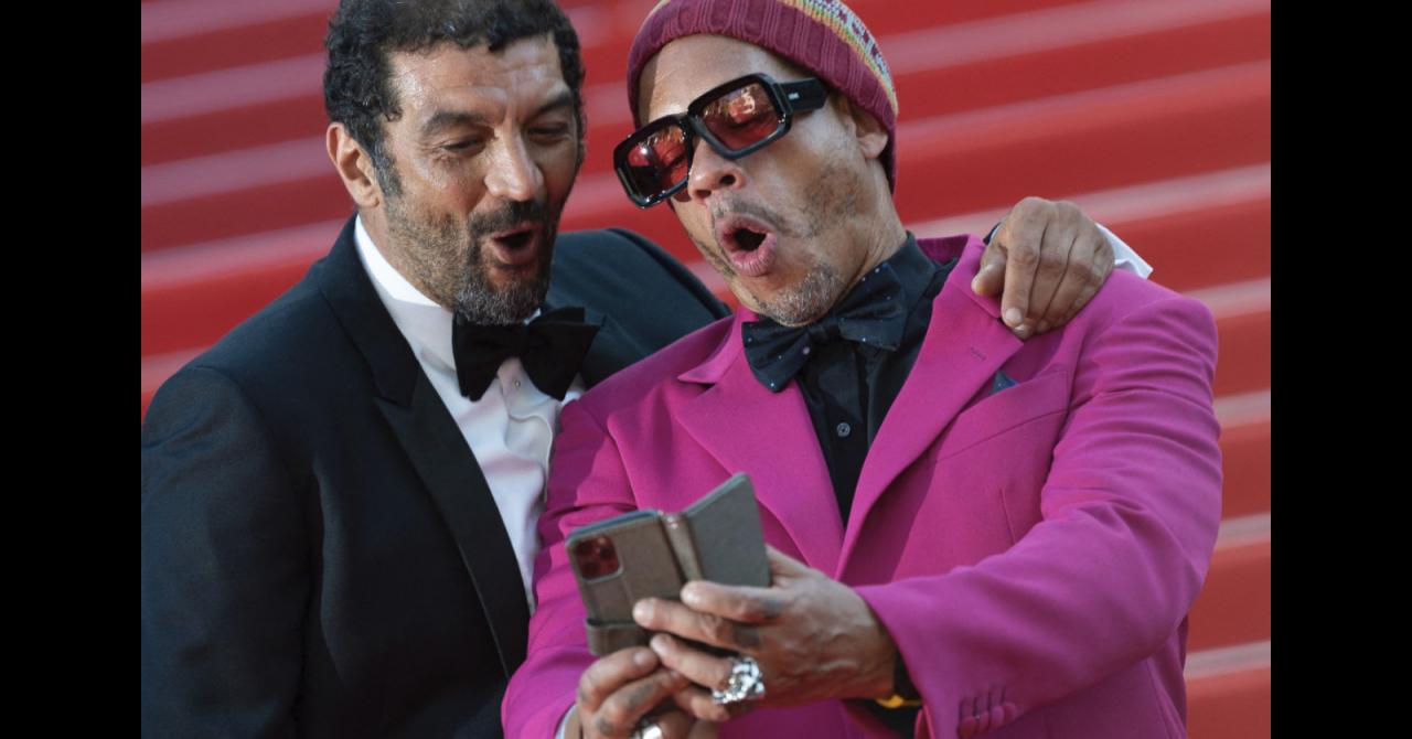 Cannes 2021 : JoeyStarr et Ramzy Bedia lors de la montée des marches de Cette musique ne joue pour personne, de Samuel Benchetrit