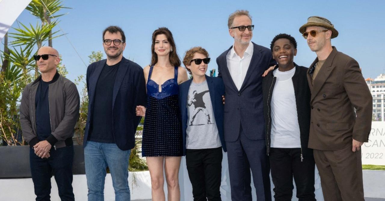 Cannes 2022, Jour 4 : Les producteurs Marc Butan et Rodrigo Teixeira, Anne Hathaway, Michael Banks Repeta, le réalisateur James Gray, Jaylin Webb et Jeremy Strong